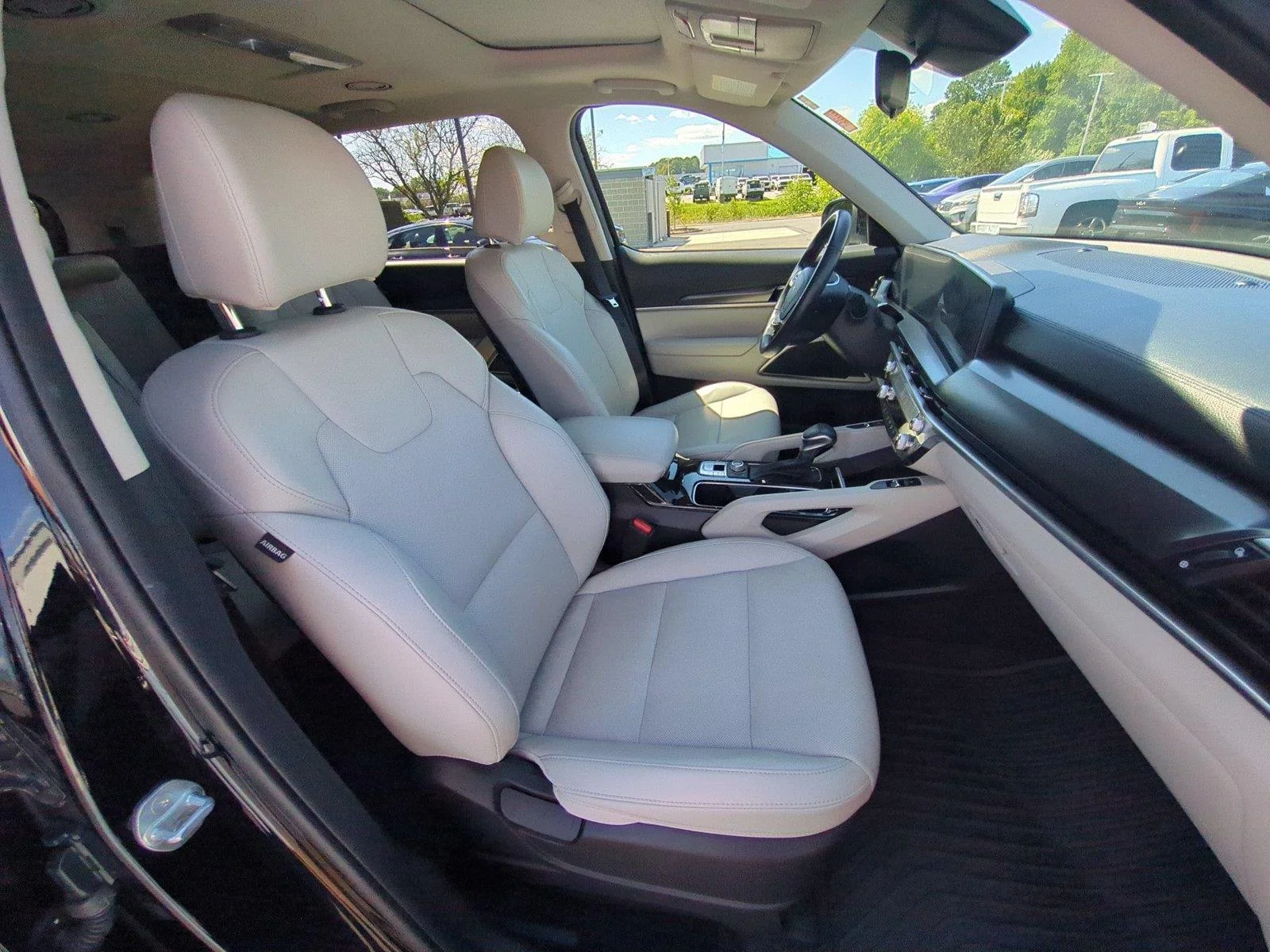 Used 2024 Ebony Black Kia S image 39