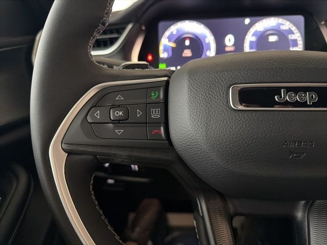 New 2026 Bright White Clear-Coat Exterior Paint Jeep Laredo X image 24