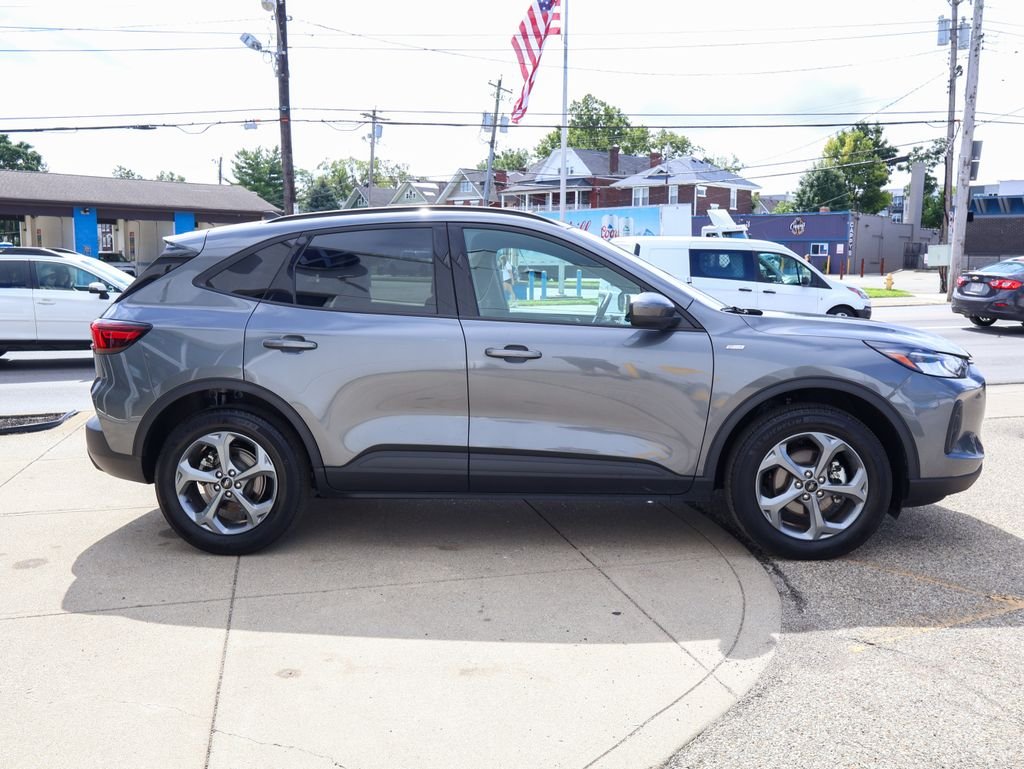 Used 2025 Gray Ford ST-Line Select image 6