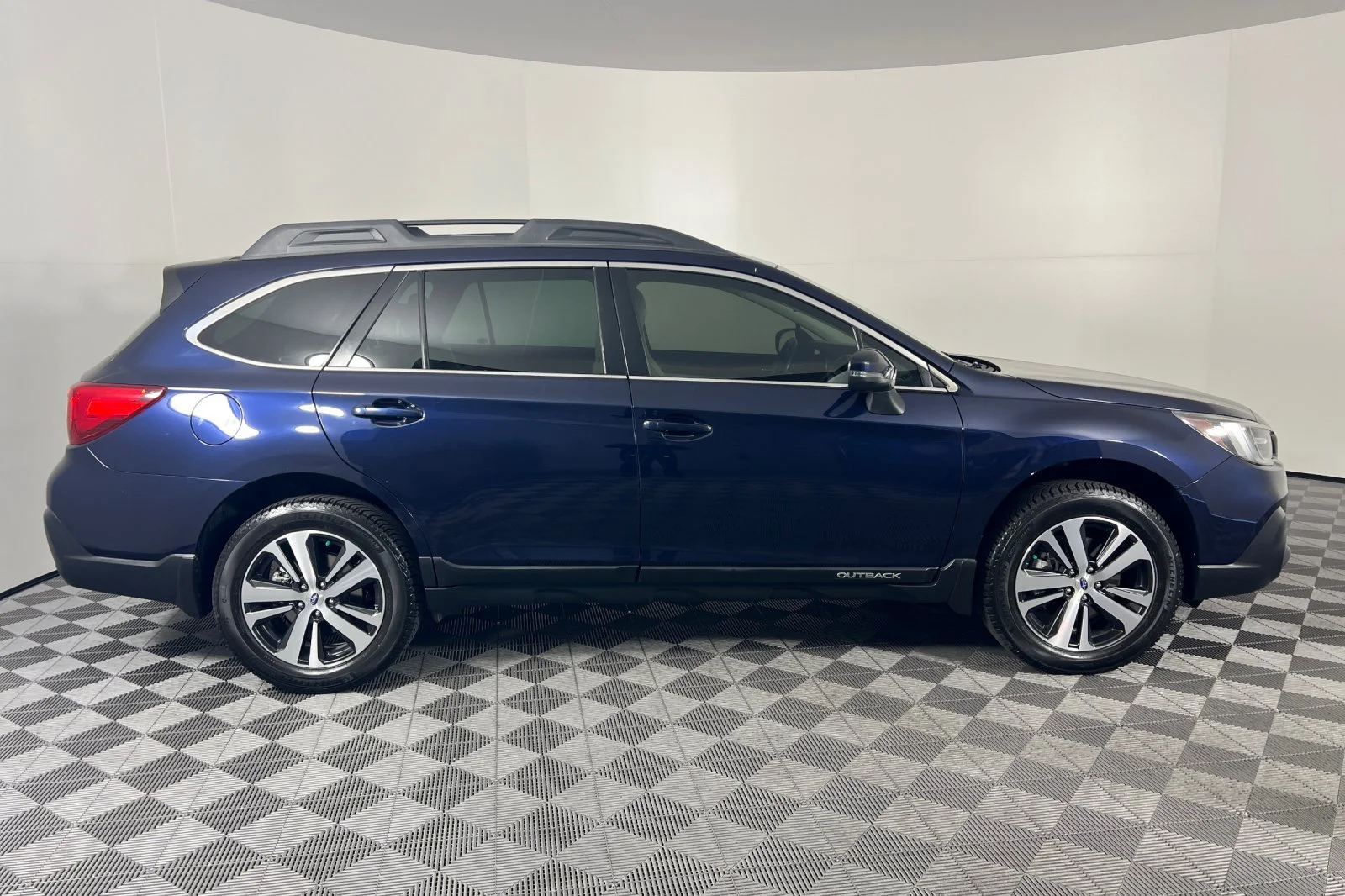 Used 2018 Dark Blue Pearl Subaru Limited image 2