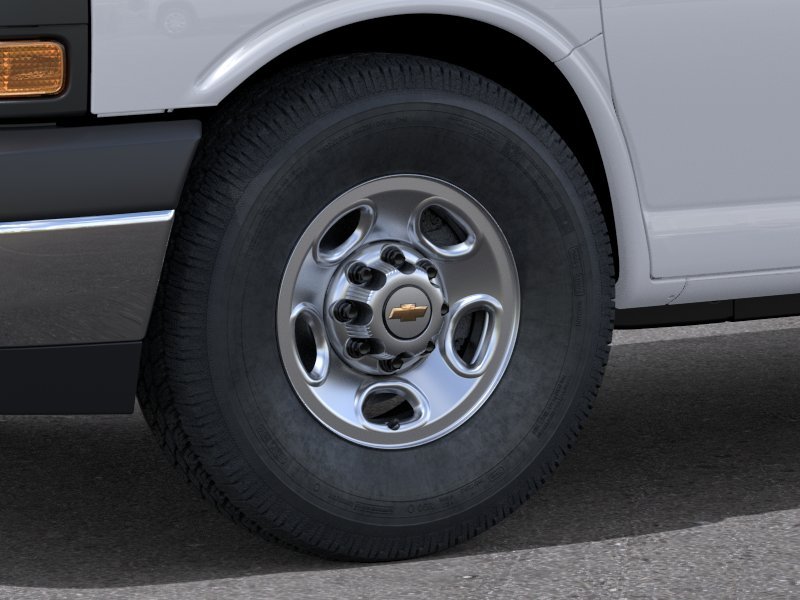 New 2026 Summit White Chevrolet 1WT image 9