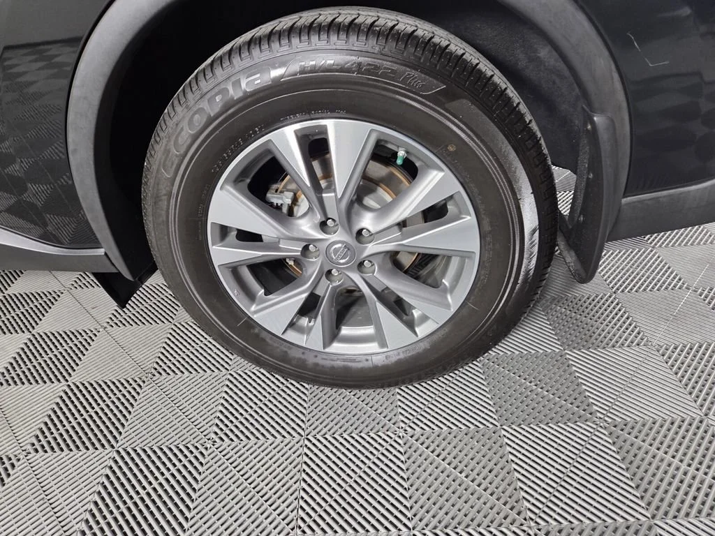 Used 2018 Magnetic Black Metallic Nissan S image 25