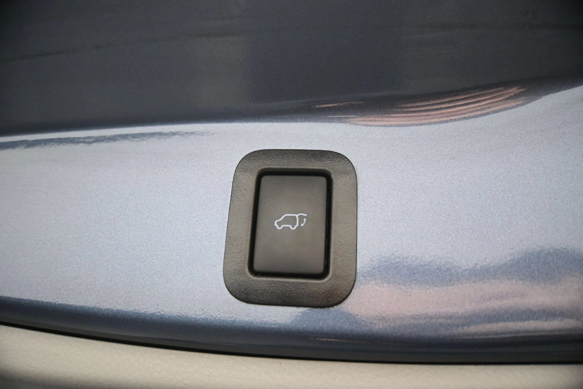 Used 2019  Toyota SE image 15