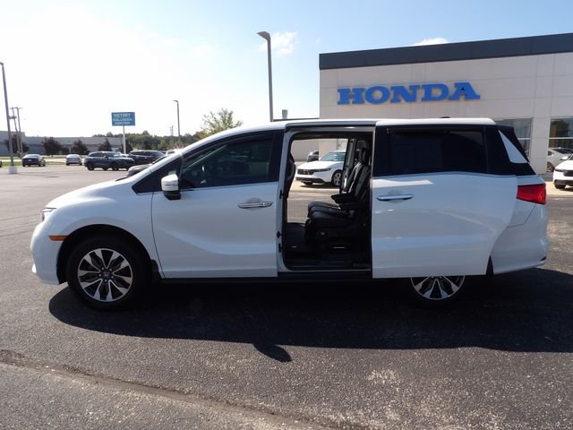Used 2022 Platinum White Pearl Honda EX-L image 45