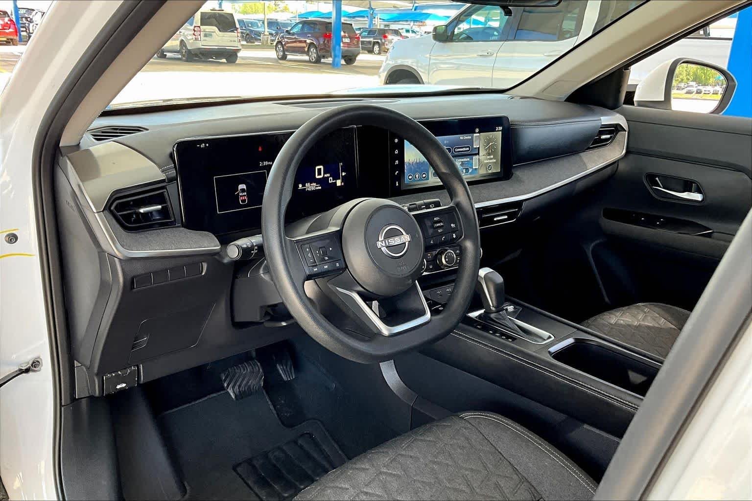 Used 2025 Aspen White Tricoat Nissan SV image 34