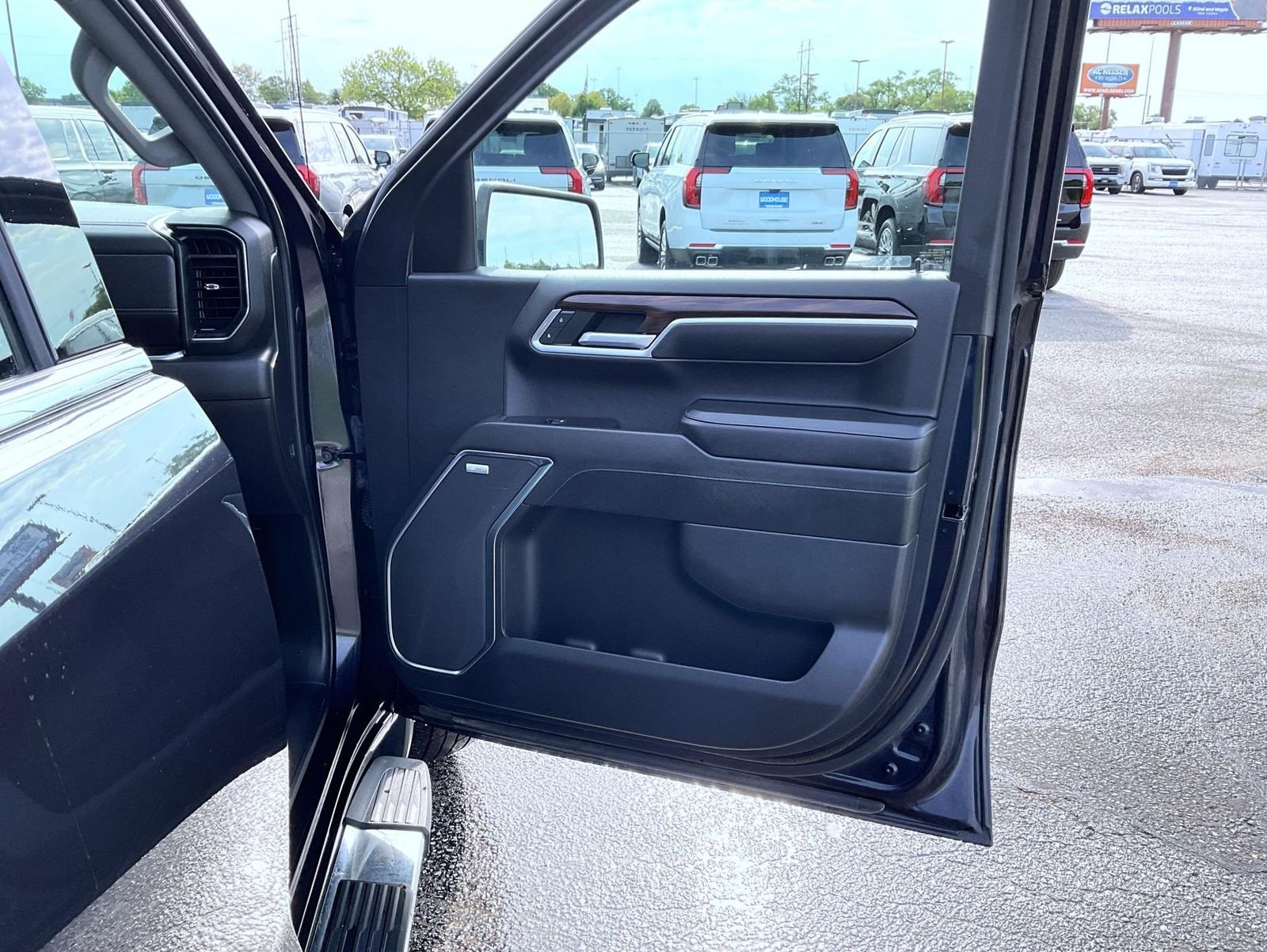 Used 2022 Silver GMC SLT image 16