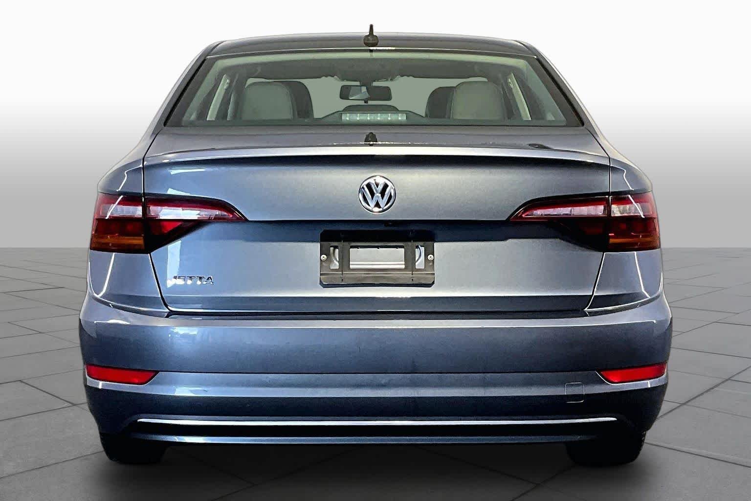 Used 2019 Platinum Gray Metallic Volkswagen SE image 5