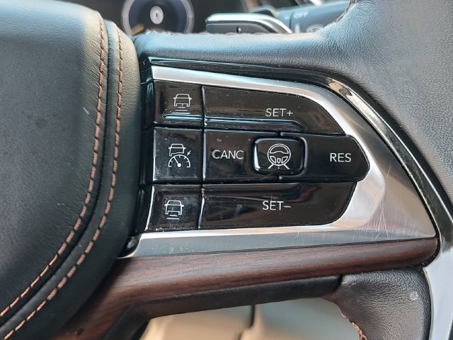Used 2023 White Jeep Summit image 18