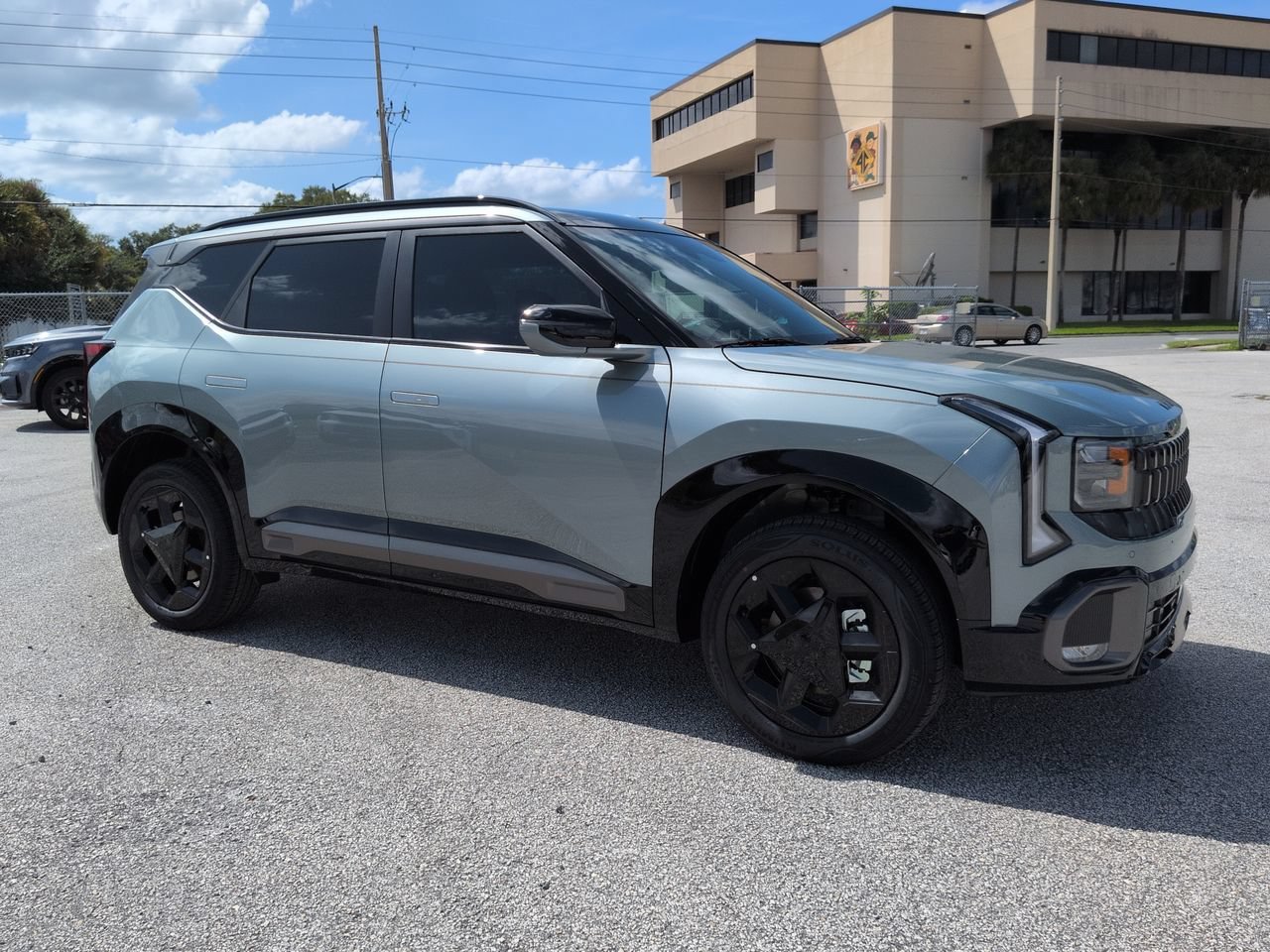 New 2027 Iceberg Green Kia X-Line S image 2