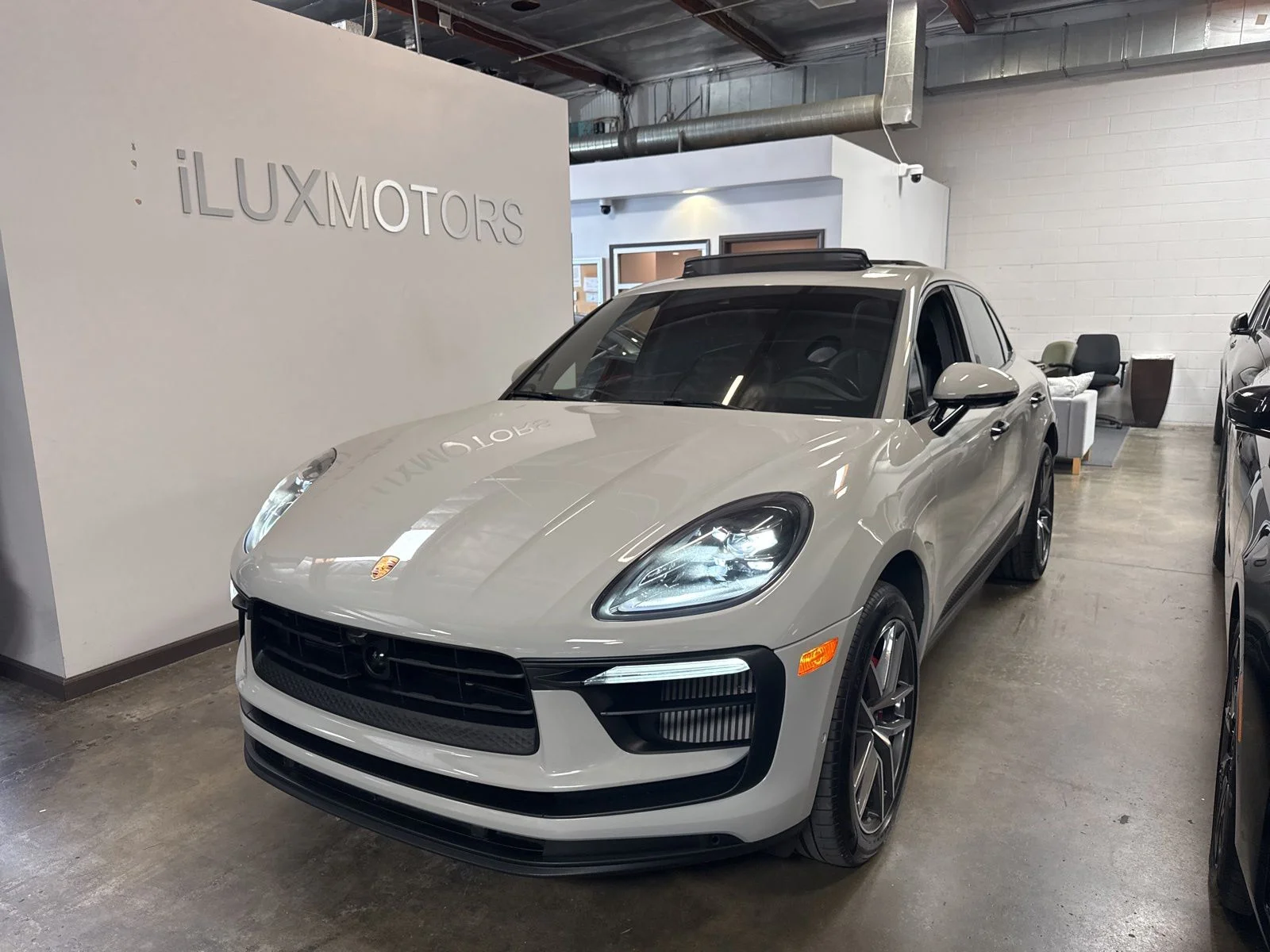 2023 Porsche Macan S's photo