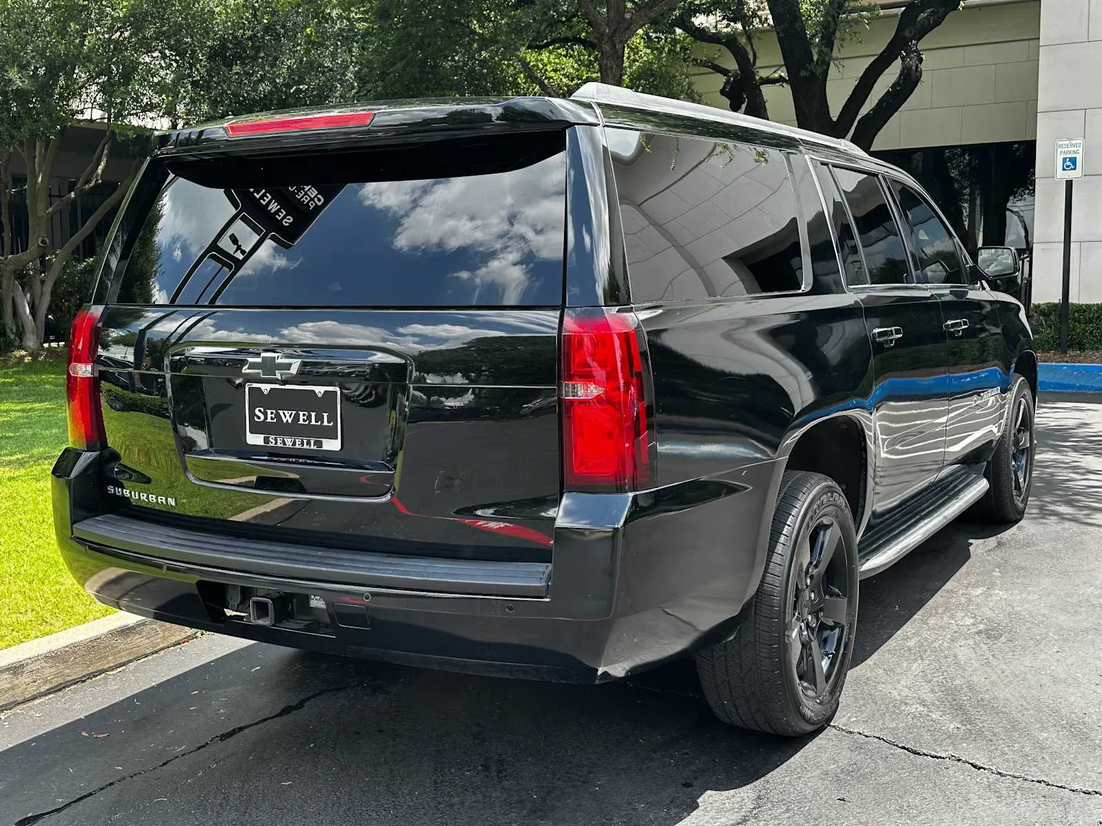 Used 2019 BLACK Chevrolet LT image 4