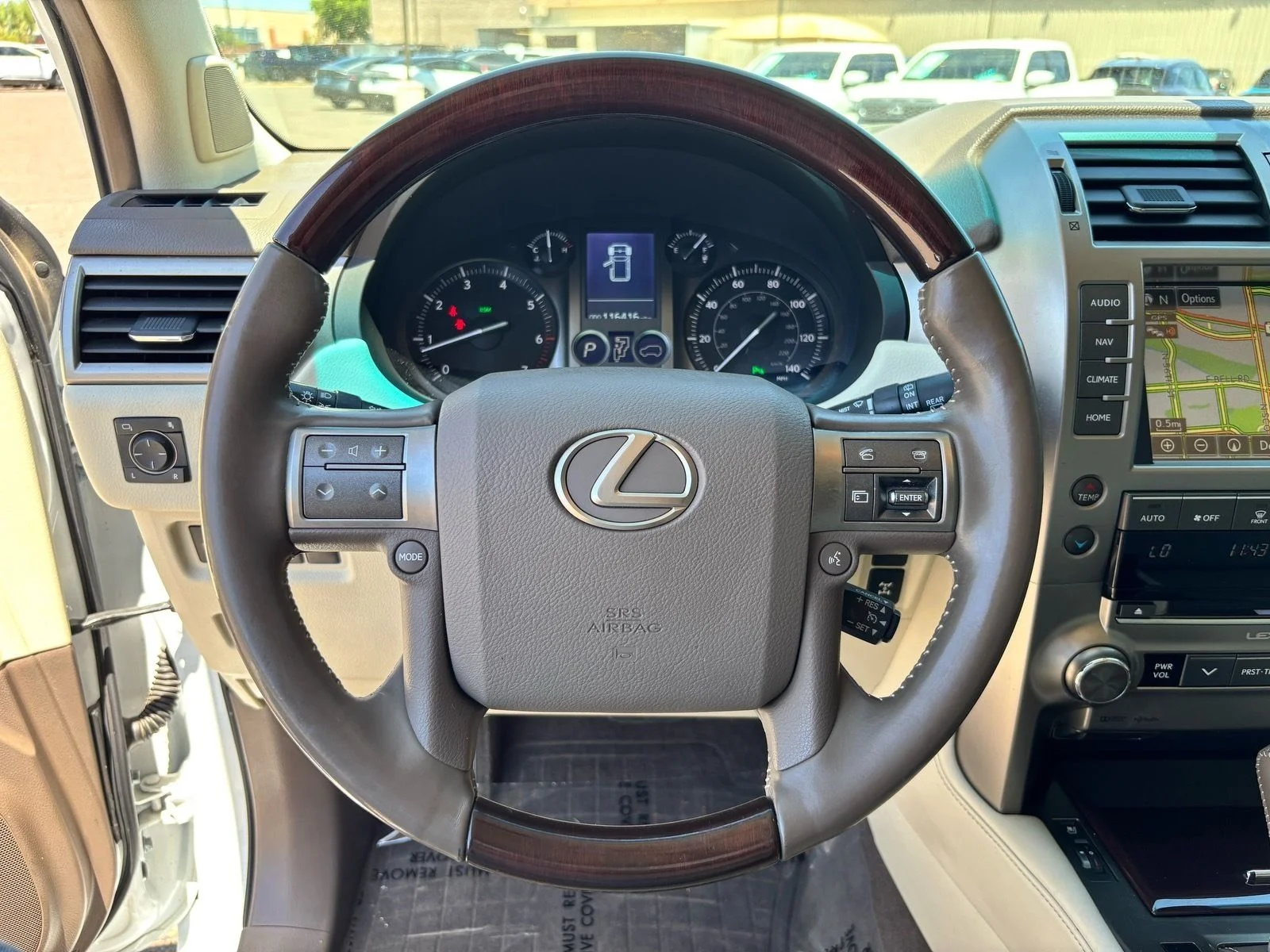 Used 2019 Starfire Pearl Lexus 460 image 17