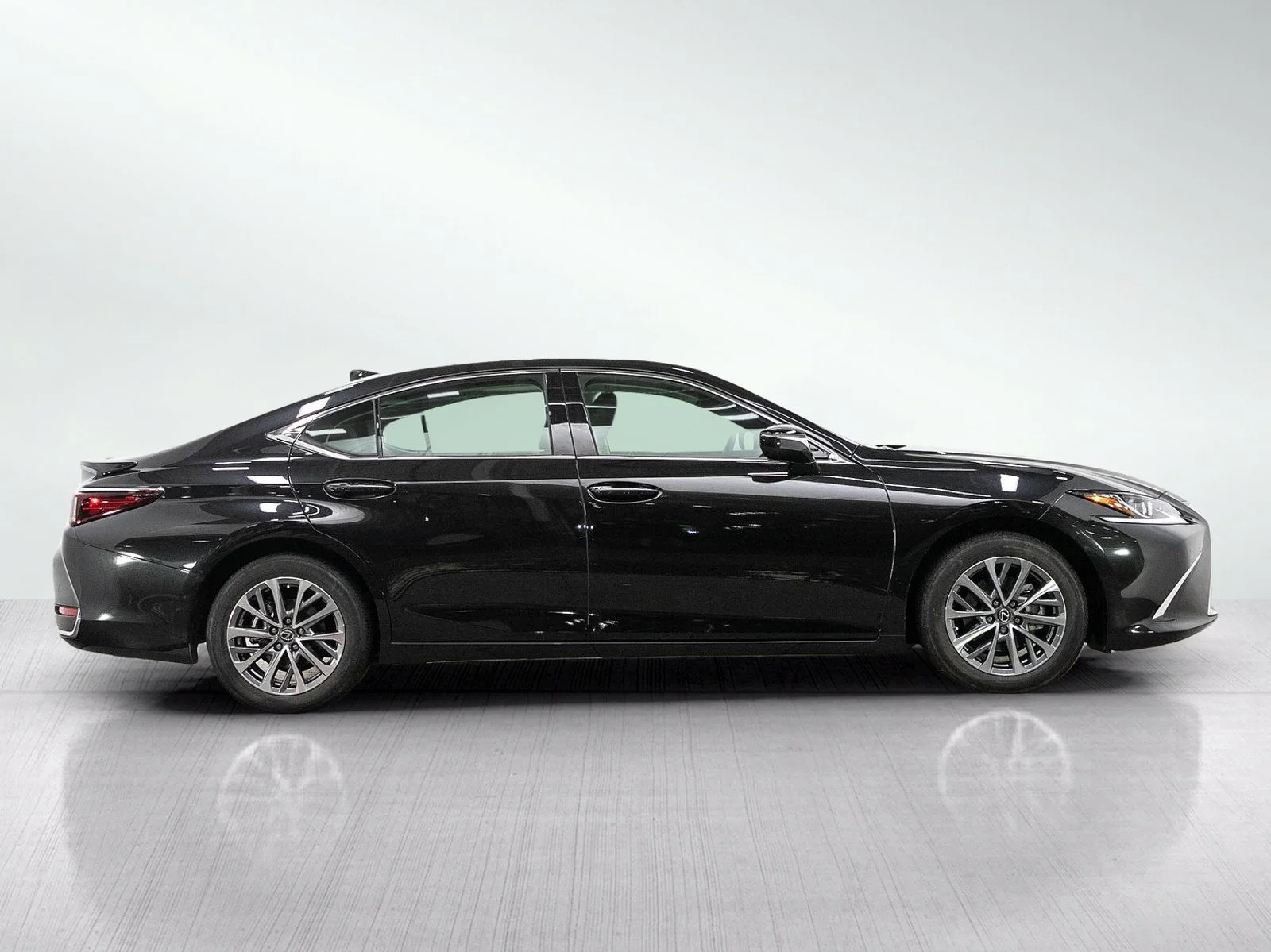 Used 2025 Black Lexus ES 300h F Sport Handling image 6