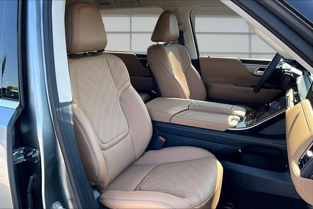New 2027 Silver INFINITI LUXE image 7
