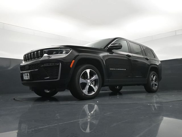 New 2026 Diamond Black Crystal Pearl-Coat Exterior Paint Jeep Limited image 20