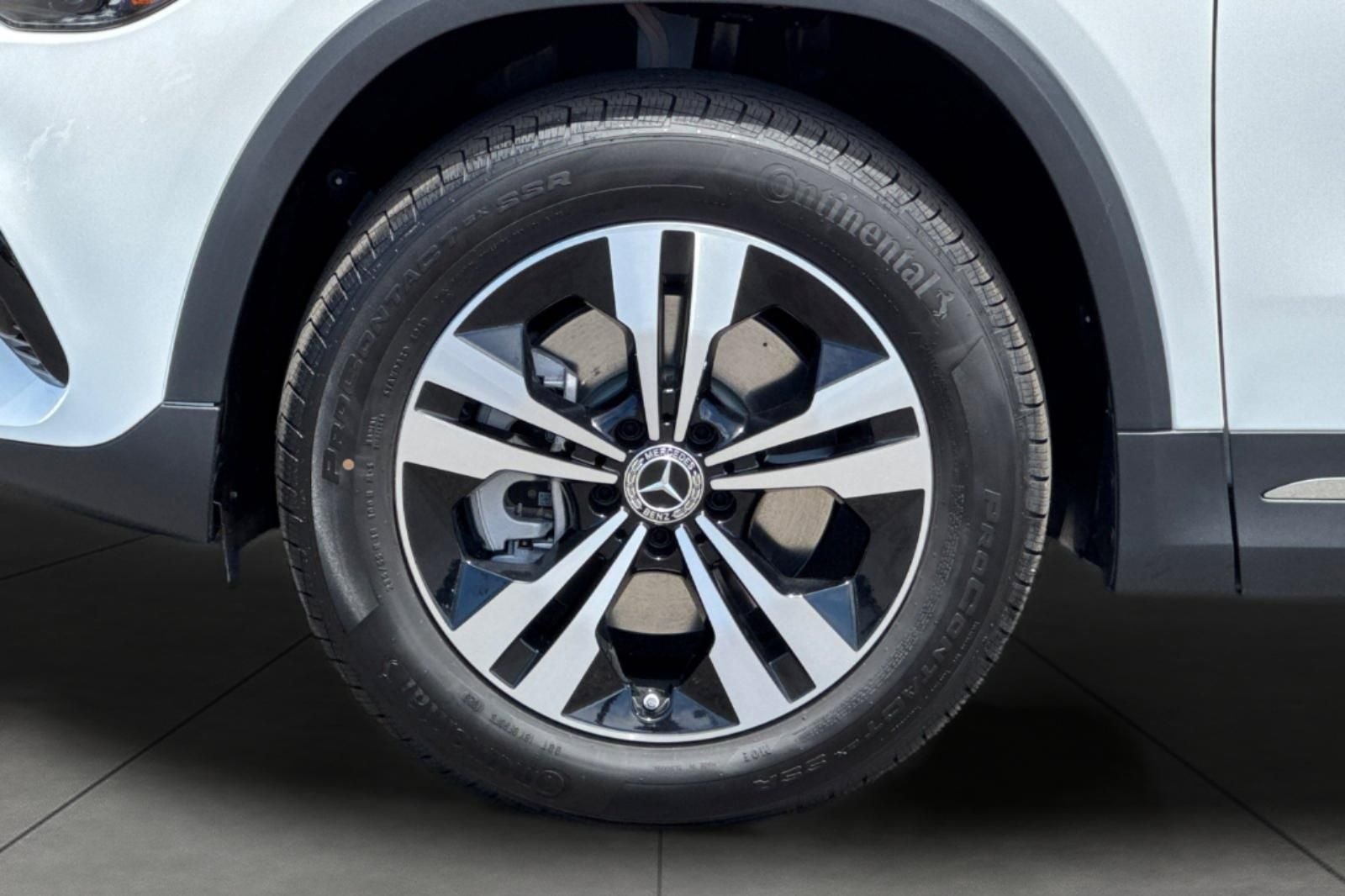 New 2026 Polar White Mercedes-Benz GLA 250 image 3