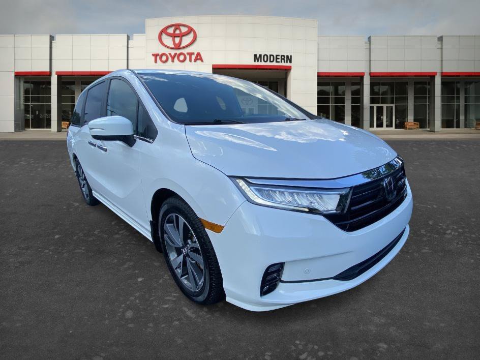 Used 2024 Platinum White Pearl Honda Touring image 3