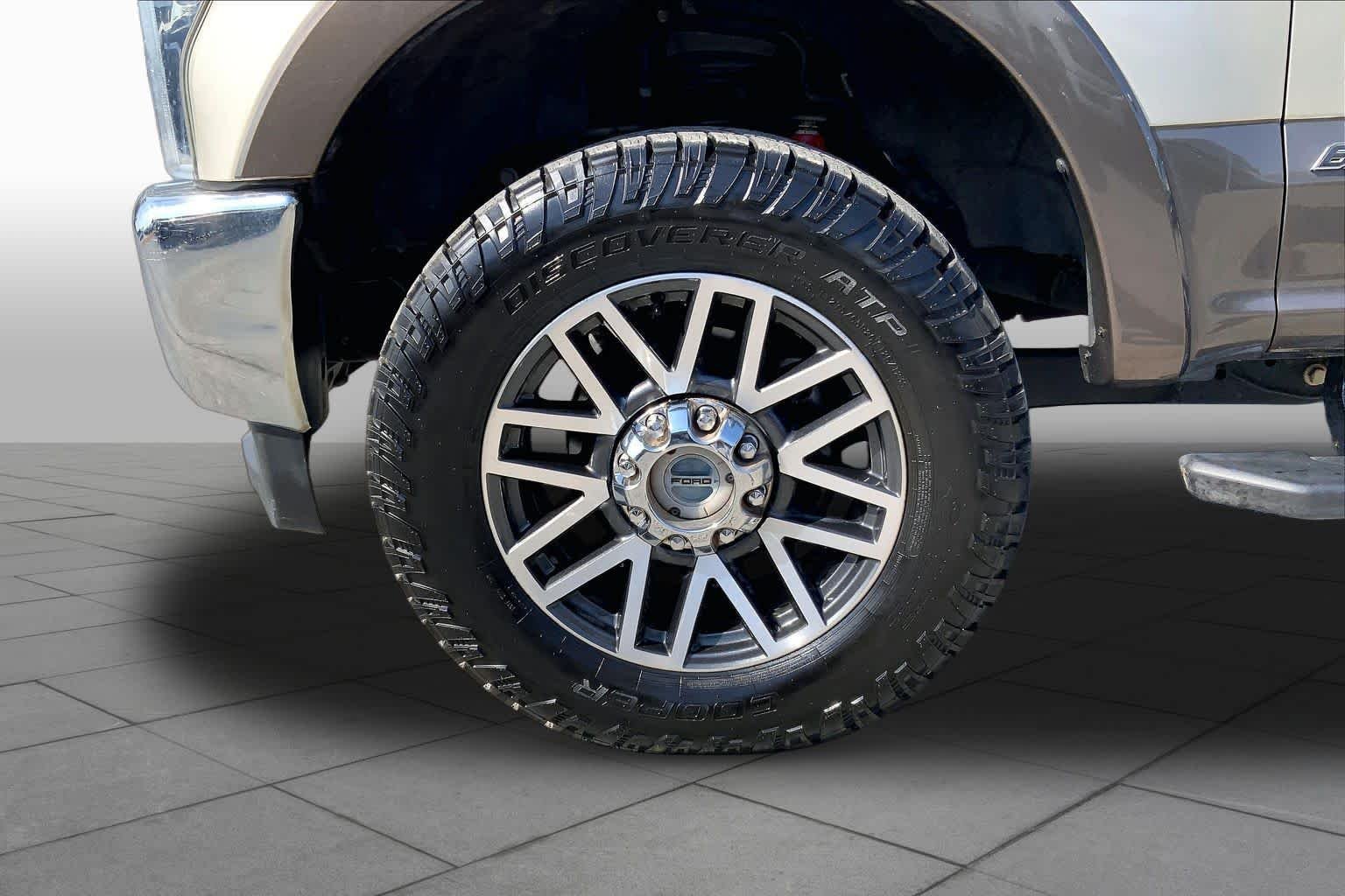 Used 2017 White Gold Ford Lariat image 10