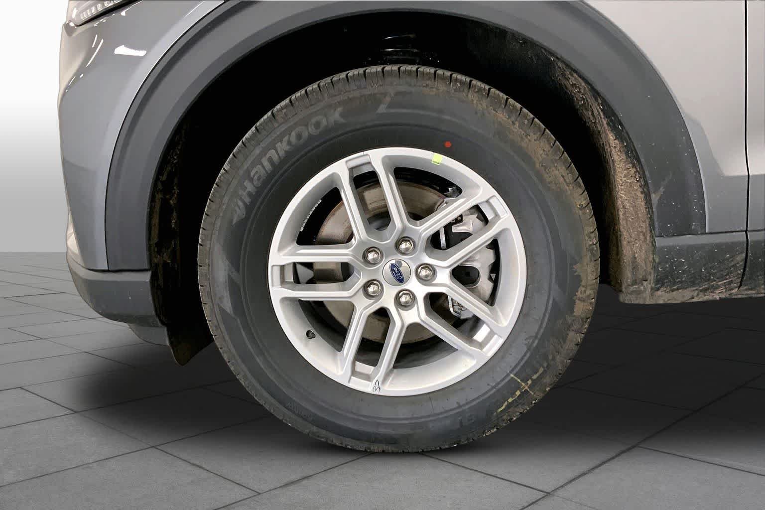 New 2026 Carbonized Gray Metallic Ford Active image 9