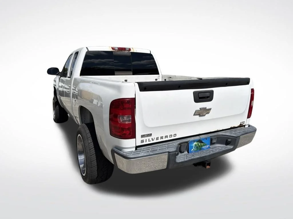 Used 2009 Summit White Chevrolet LTZ image 6