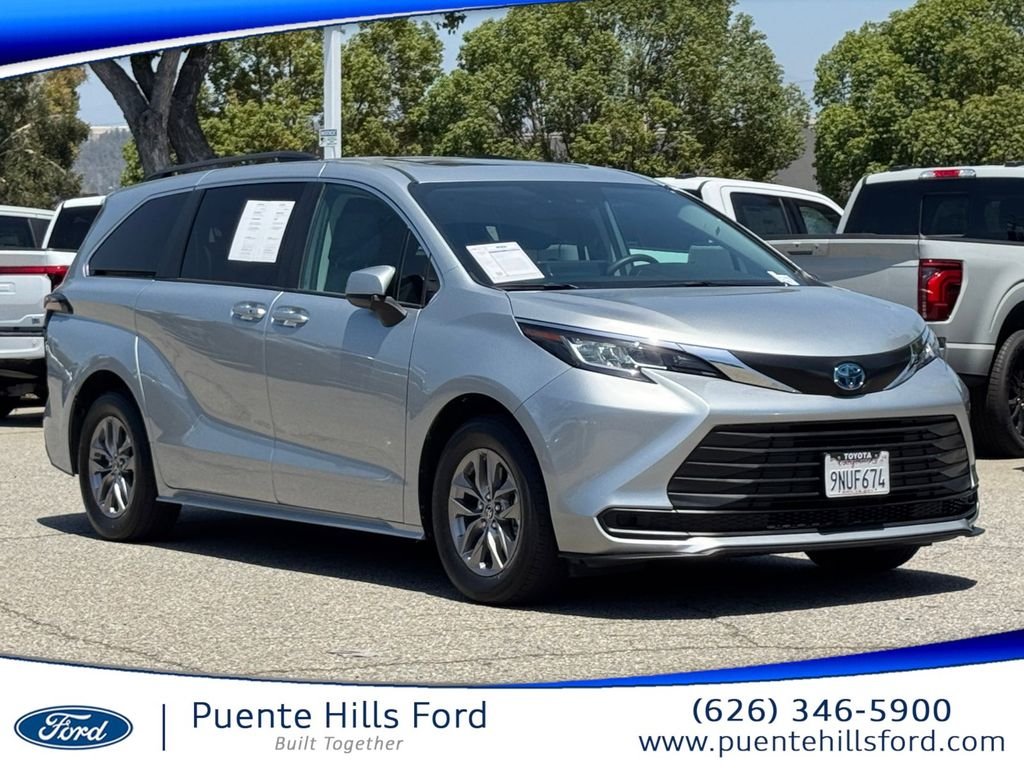 2023 Toyota Sienna LE 8-Passenger Hybrid AWD's photo
