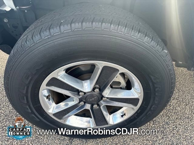 Used 2021 White Jeep Unlimited Sahara image 4