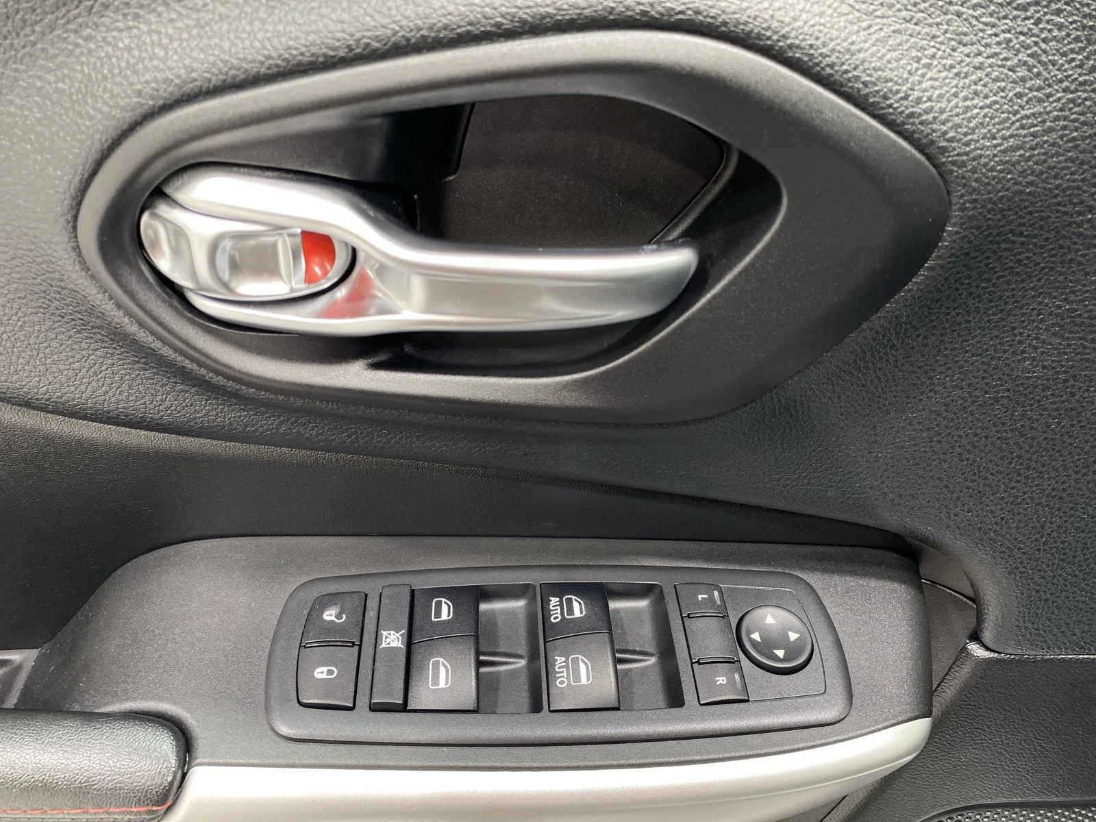 Used 2018 White Jeep Trailhawk image 13