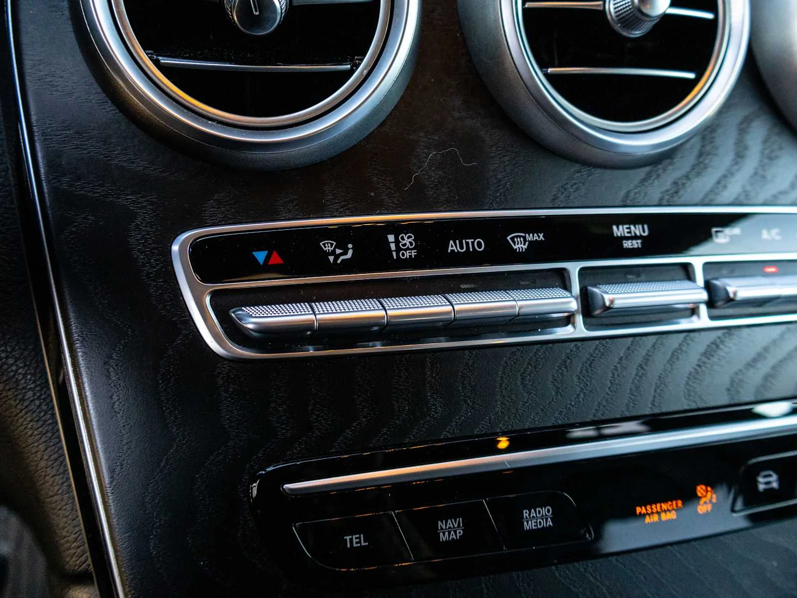 Used 2020  Mercedes-Benz GLC 300 image 32
