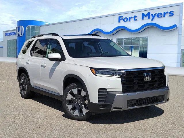 2026 Honda Pilot Touring AWD's photo