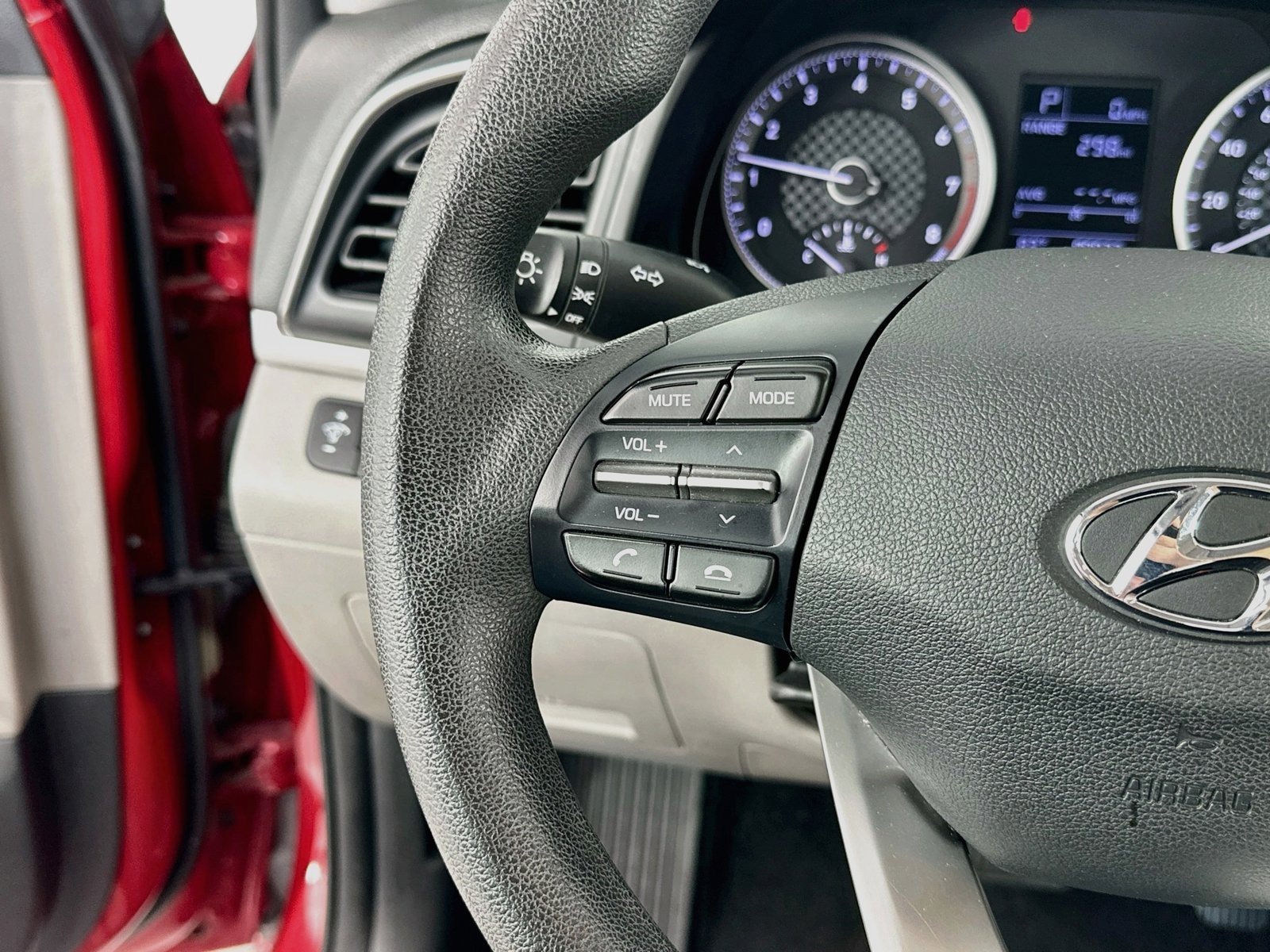 2019 Hyundai Elantra SE - Photo 14