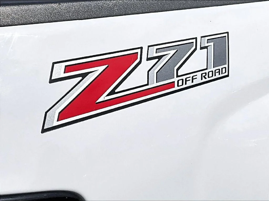 Used 2017 White Chevrolet LT image 28