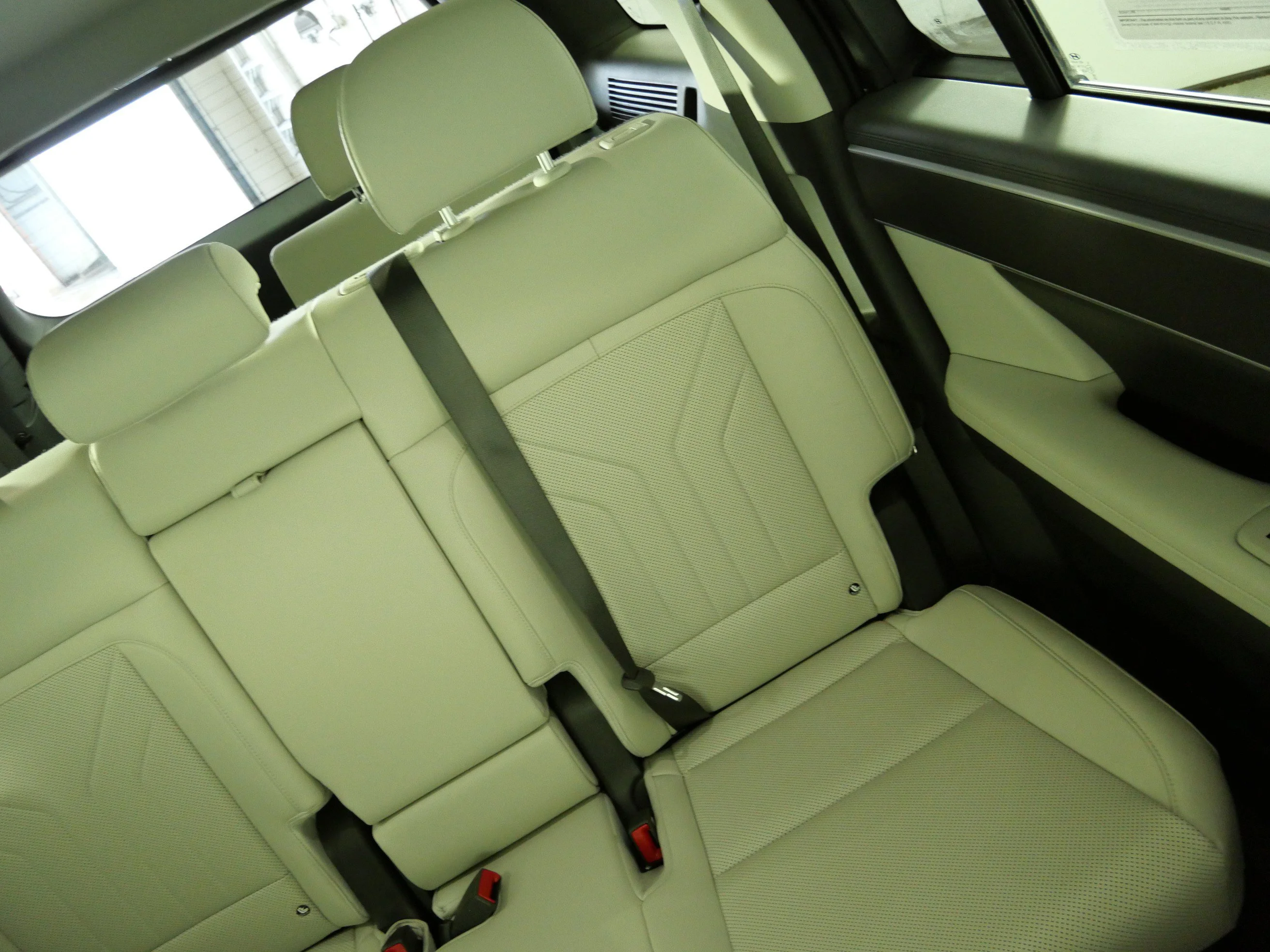 Used 2025 Shimmering Silver Hyundai SEL image 14
