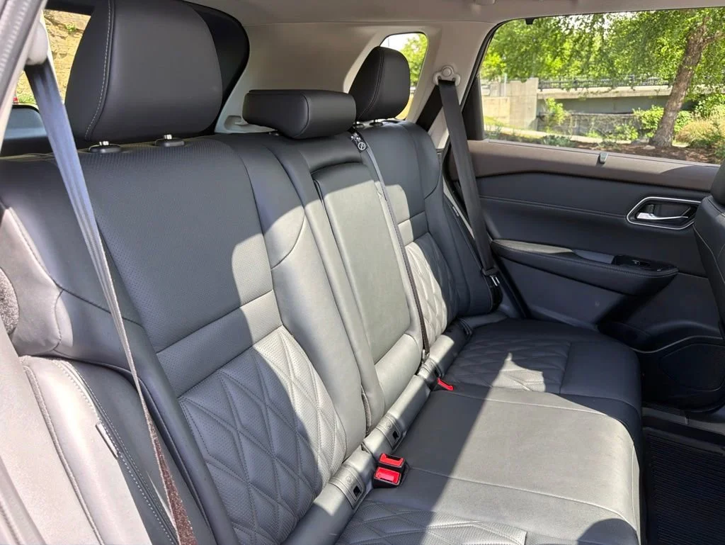 Used 2023 Black Nissan Platinum image 14