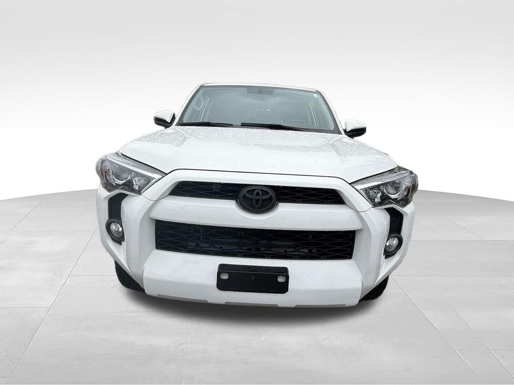 Used 2019 White Toyota SR5 image 25