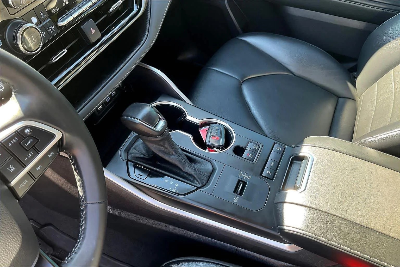 Used 2022 Moon Dust Toyota XLE image 17