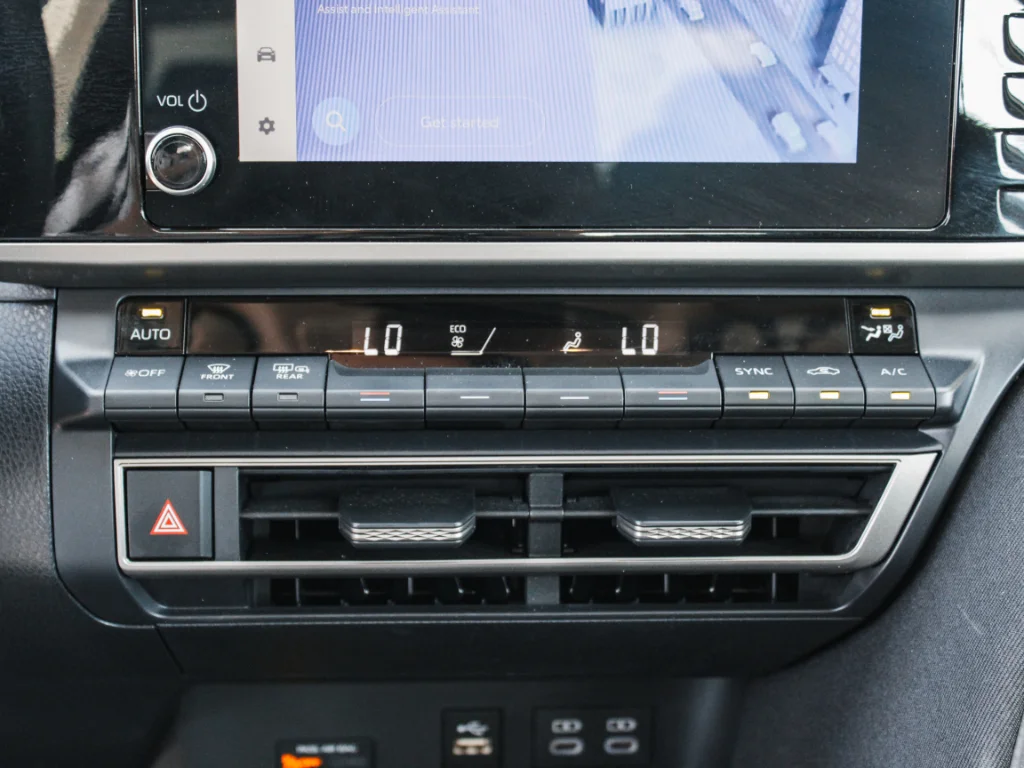 Used 2025 Wind Chill Pearl Toyota XSE image 17