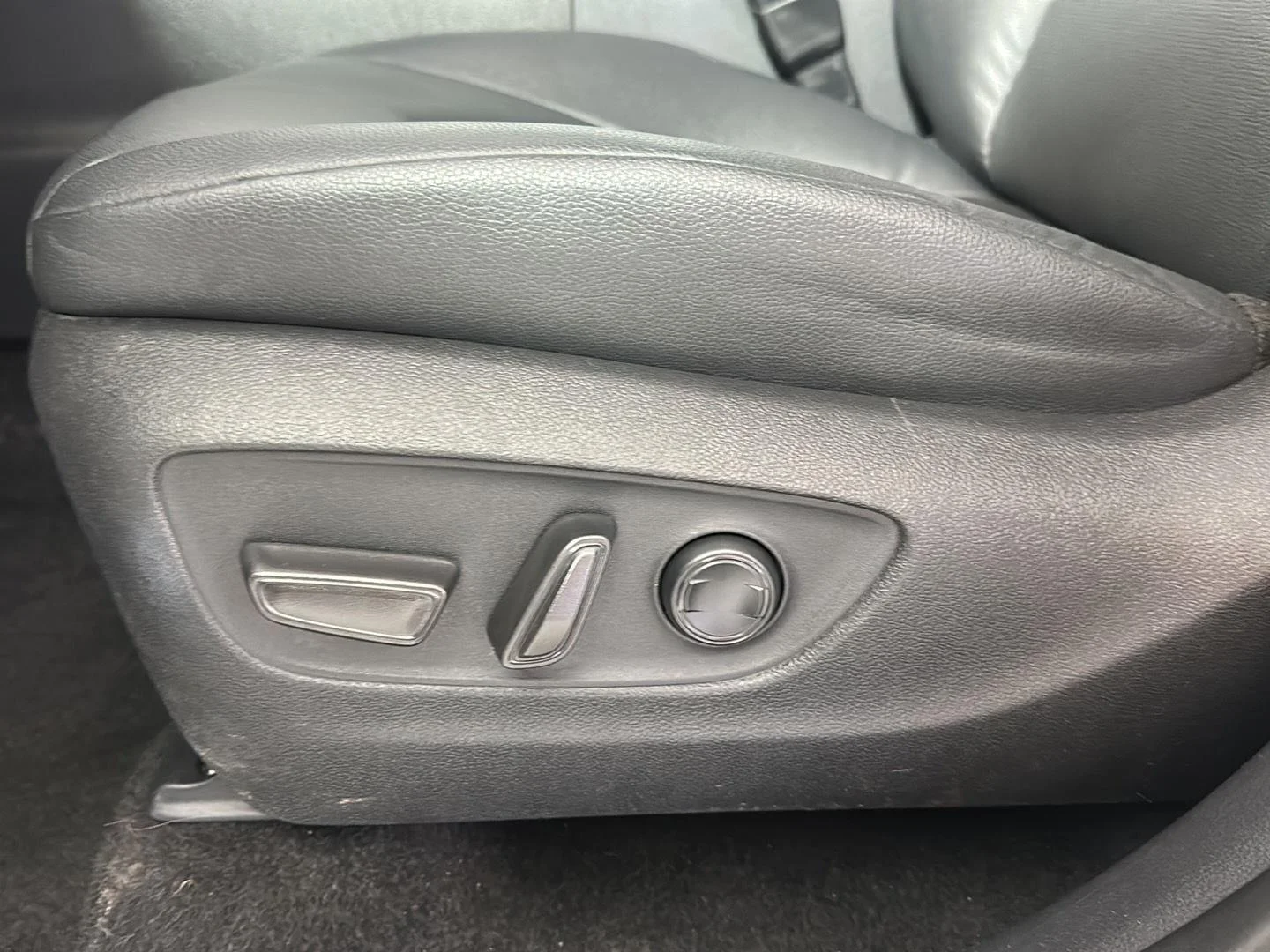 Used 2024 Wind Chill Pearl Toyota XLE image 8