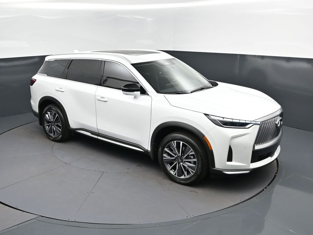 New 2026 RADIANT WHITE INFINITI Luxe FWD image 32