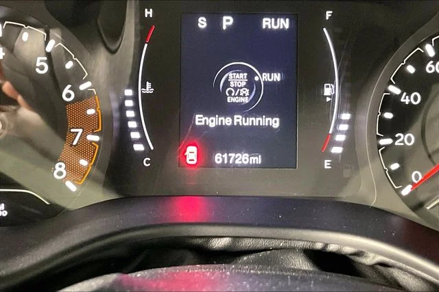 Used 2022 Red Jeep Latitude image 11