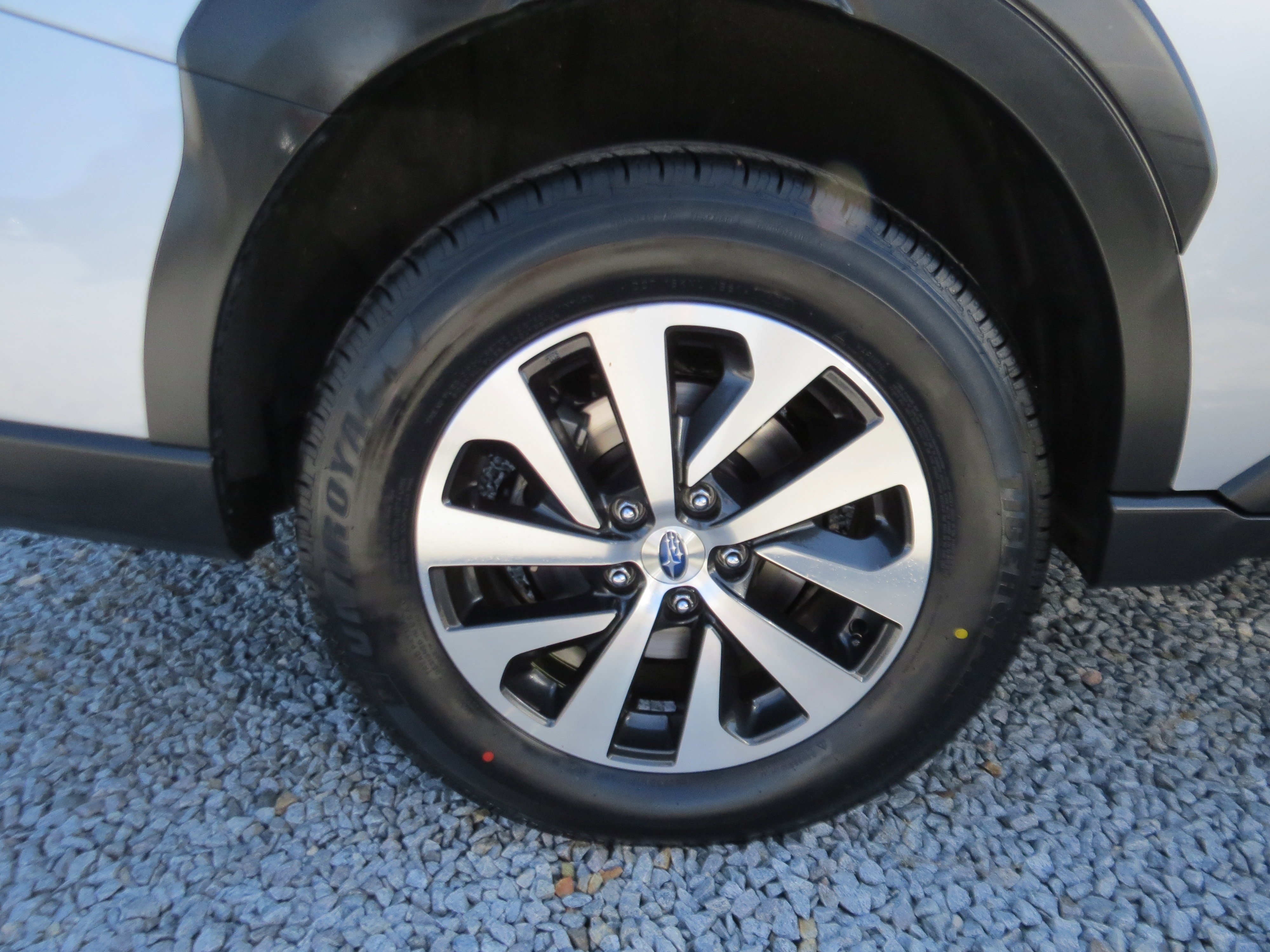 Used 2023 Ice Silver Metallic Subaru Premium image 9