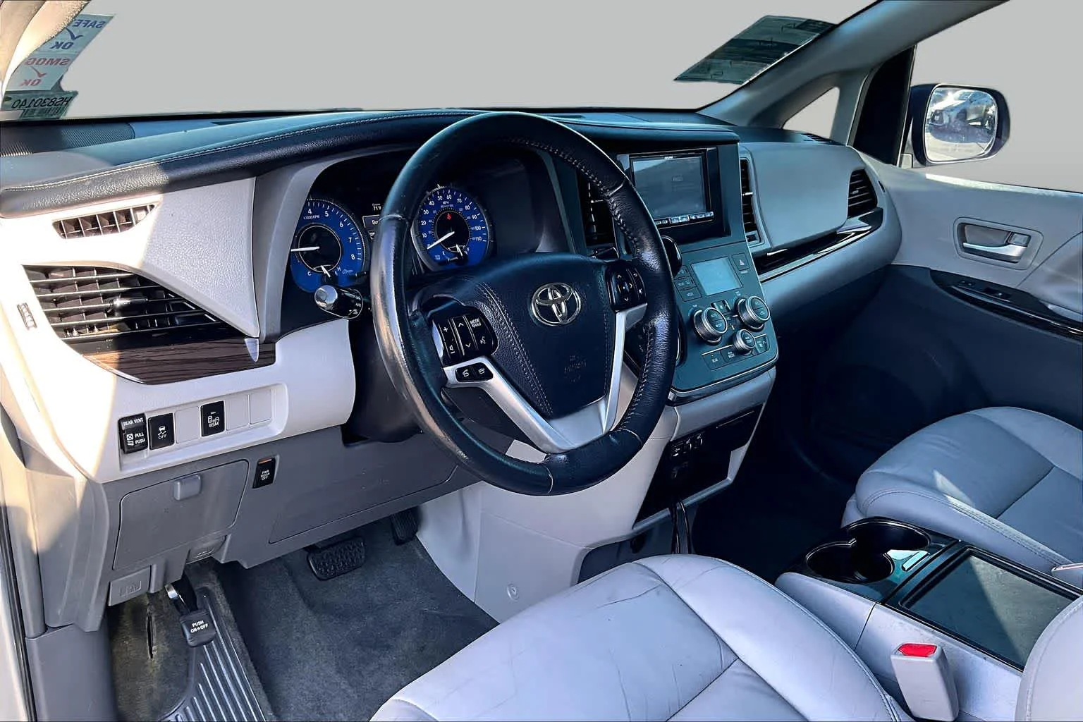 Used 2017 Silver Sky Metallic Toyota XLE Auto Access Seat image 16