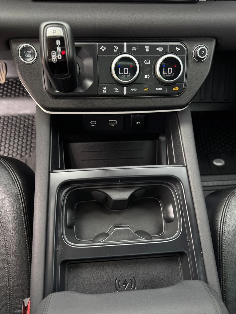 Used 2022 Santorini Black Metallic Land Rover SE image 20