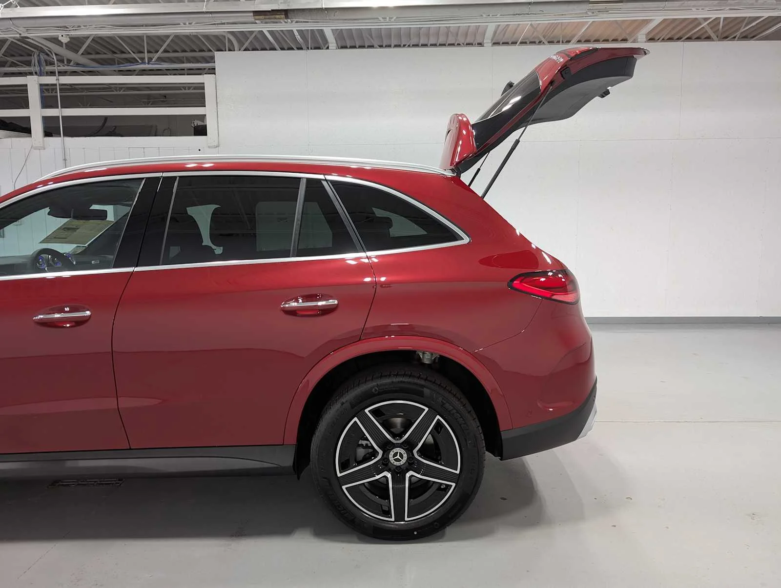 New 2026 MANUFAKTUR Patagonia Red Metallic Mercedes-Benz GLC 300 image 9