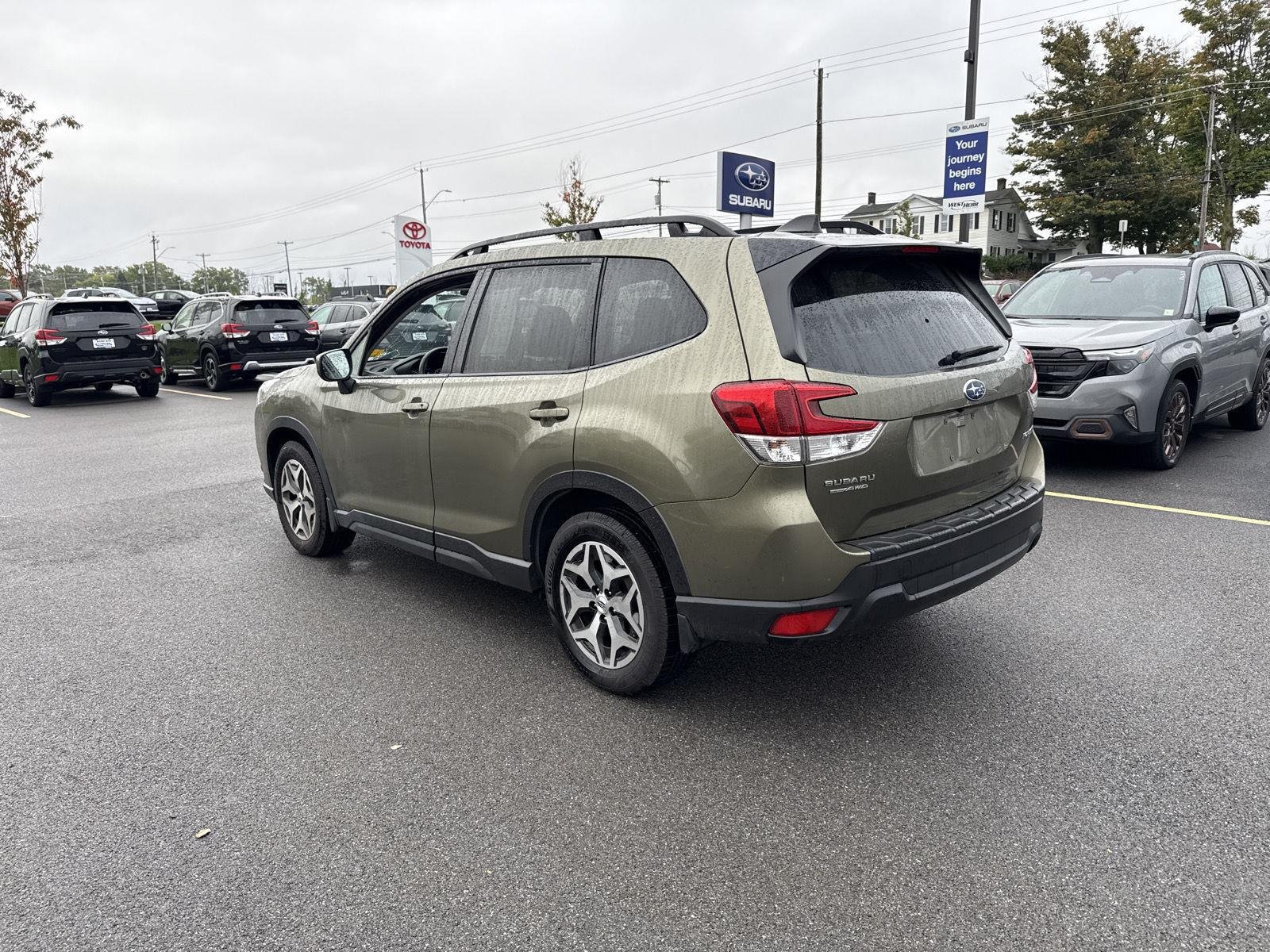 Used 2024 Autumn Green Metallic Subaru Premium image 5