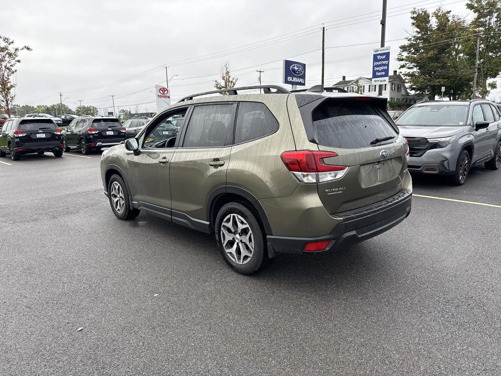 Used 2024 Autumn Green Metallic Subaru Premium image 5