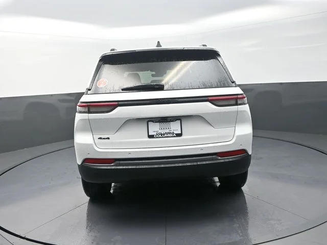 New 2026 Bright White Clear-Coat Exterior Paint Jeep Laredo Altitude image 8
