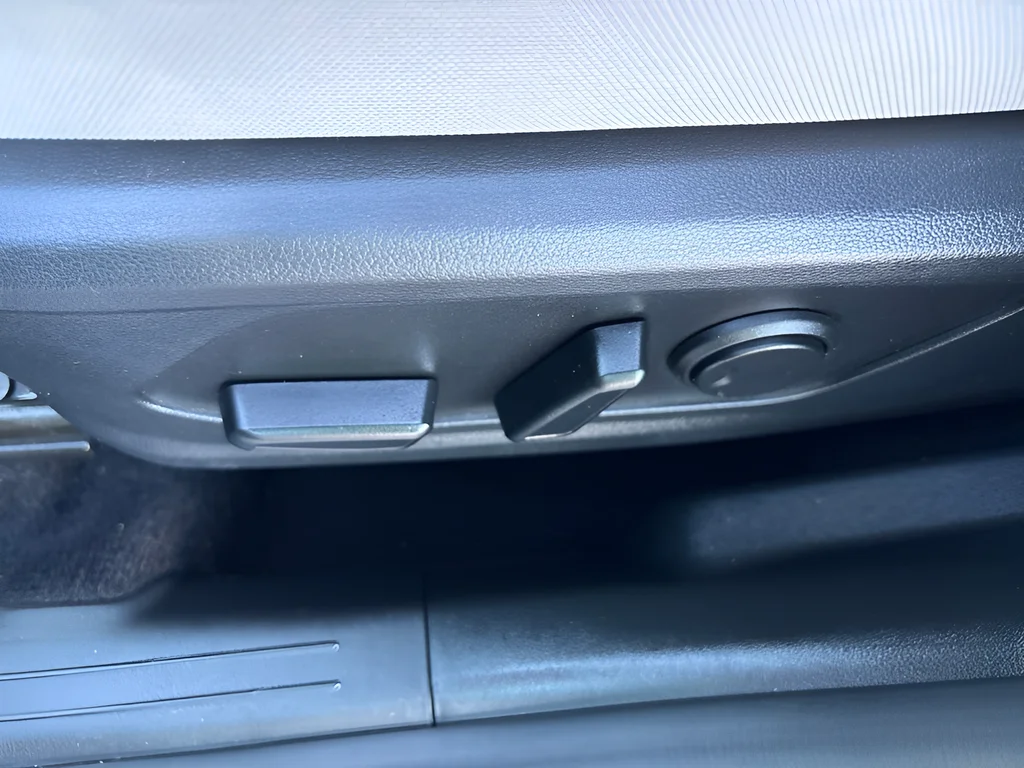 Used 2025 Green Hyundai SEL image 25