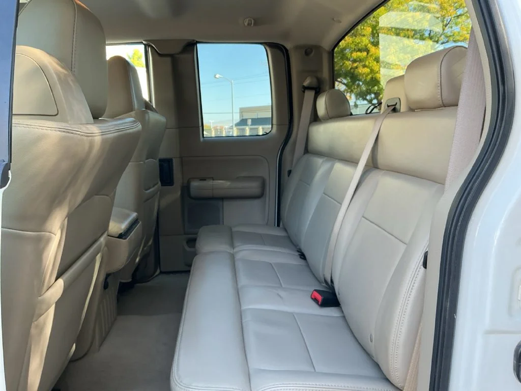 Used 2007 White Ford Lariat image 26