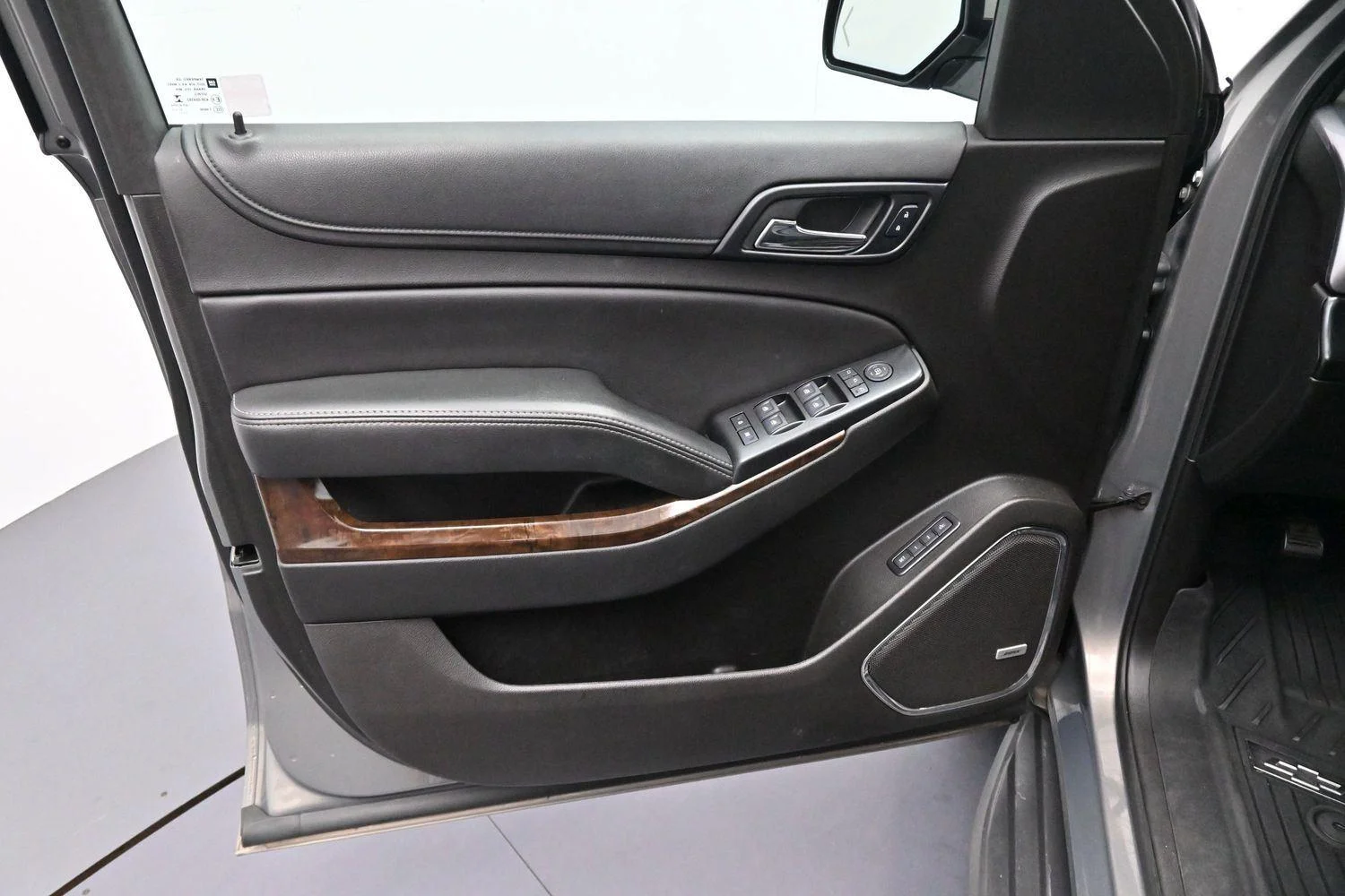 Used 2018 PEPPERDUST METALLIC Chevrolet LT image 13