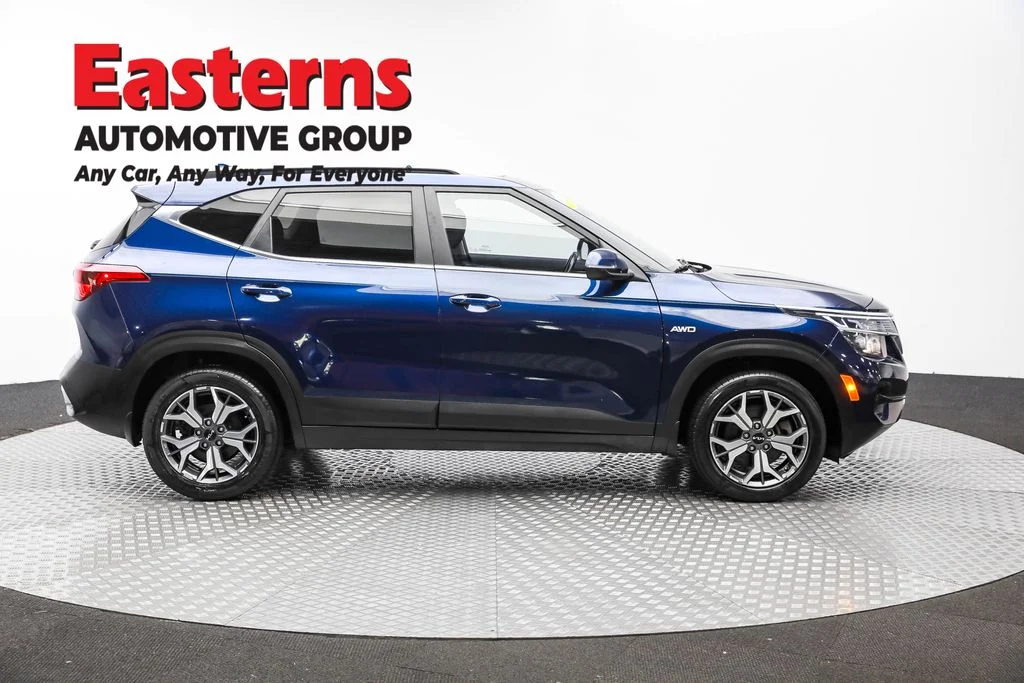 Used 2022 Blue Kia EX image 4